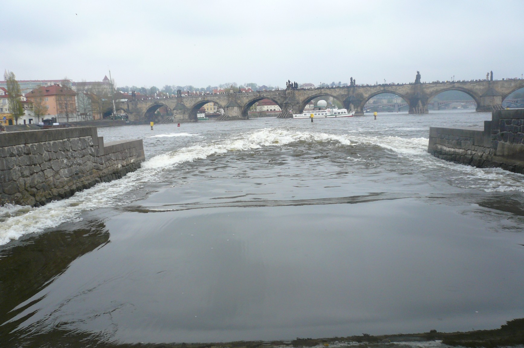 CAL 2008 04 Studna jez za vecera septa 39